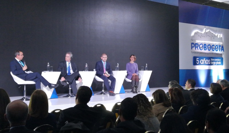 De izquierda a derecha: Andrés Cadena, Daniel Chenok, Santiago Garcés y Juanita Rodriguez